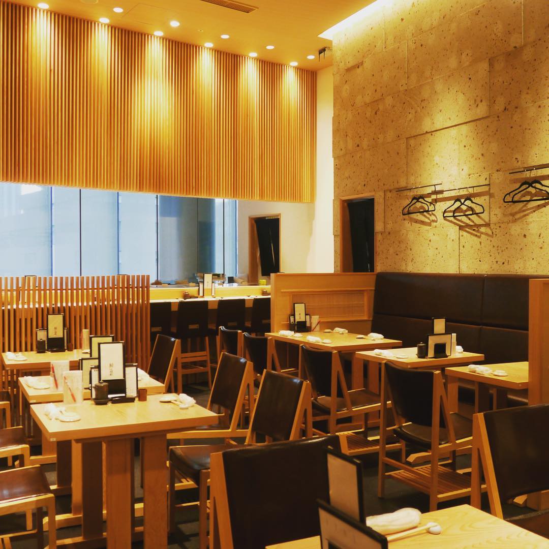 .
Lunch reservation(11:00-16:00)
Minimum 2800 yen set(Jo sushi set or Jo barachirashi set)per person

Dinner reservation(16:00-22:00)
Table charge 700 yen
Set menu available only at the table seats
For smoking area ask the staff please

TEL／FAX
03-3539-3663