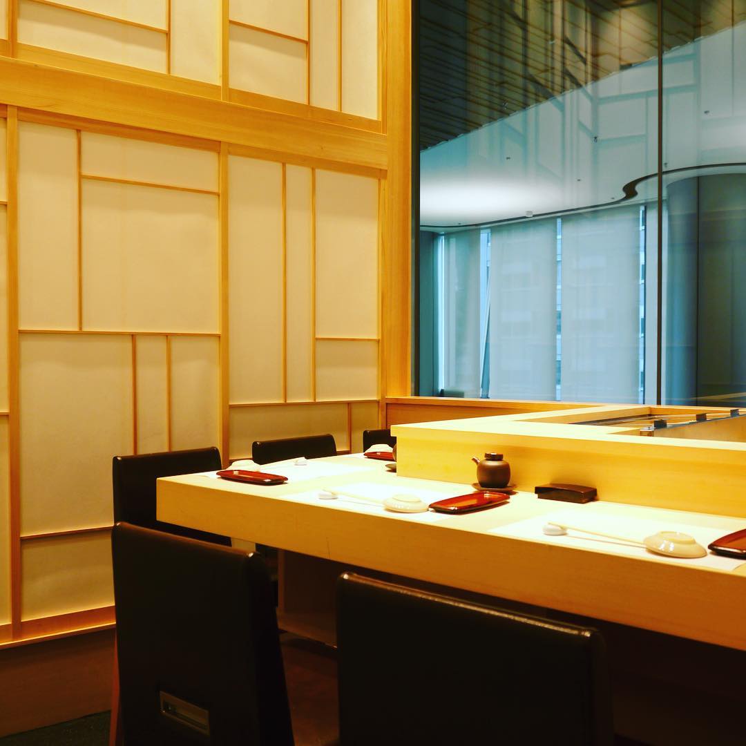 .
Private counter
4-6 people (For 6 people is a bit narrow)
In case 3 people or less the remains empty seats are open to other customers
+5% charge
A la carte menu (min 7500 yen per person)
Course menu (min 7500 yen per person)

TEL／FAX
03-3539-3663