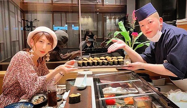 9月20日日曜日！！
おはようございます！阿部寿司虎ノ門ヒルズ店です！
昨日は、人気YouTuber
Kyasarin Katharine様がご来店なされました！！

https://www.youtube.com/channel/UCSe4iuITM-lP-zhn1U6vREg

↑チャンネル登録お願いします！大食いYouTuberキャサリンで検索！
握り手は　板前　星谷です！
ご家族とこられ素敵な時間をお過ごししていただきました！　
ありがとうございました！
今虎ノ門ヒルズ店では食べ放題を実施しています、土日祝日大変ご予約で混み合っております！そのためカウンターでの食べ放題も行なっております‍♂その場合目の前の板前さんがお寿司を握ってくれることもあります！
※食べ放題ご予約お席の指定はできません
基本的には食べ放題の方は、記入容紙に記入をしていただき、お寿司をまとめてお出しする形をとっています！ご了承ください！
写真は、お連れのお客様分のウニをまとめてご注文されたキャサリン様です🤣恐るべし！大食いYouTuber！！
※撮影していただく際お客様同意の上でマスクを外していますご了承ください‍♂
またお待ちしております
   #寿司食べ放題   #ママコーデ　
#家族　 #従姉妹　 #ディナー　
 #意気な寿司処阿部虎ノ門ヒルズ  #虎ノ門ヒルズ 
#有名人ご来店   #港区　 #youtuber好きな人と繋がりたい  #おしゃれ好きな人と繋がりたい  #女子会　 #グルメ女子　 #グルメ　 #食べログ　 #女子会寿司食べ放題