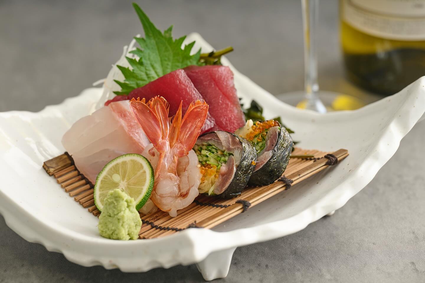 こんにちは！！

前回大好評だったバルホッピング、今年も開催です！阿部寿司虎ノ門ヒルズ店では、5/22（木）～31（土）の期間中、下記のセットメニューをお得にご用意しております

少し早めにお仕事を切り上げて、美味しい魚とお酒はいかがでしょうか️

ぜひこの機会にご来店ください
―――――――――
¥2,000 セット（税込）
F 日替わり刺身盛合せ or 炙り寿司5貫
D 生ビール,白ワイン,焼酎（麦）,ウイスキー,日本酒,ソフトドリンク

新鮮な魚介を使ったお刺身盛り合わせ、もしくは脂の乗ったネタを香ばしく炙った炙り寿司五貫ドリンクが選べます。
―――――――――
イベント概要
Toranomon Hills Bar Hopping
虎ノ門ヒルズ内の 65 店舗でお得なホッピングメニューを楽しめるイベント。３店舗回ると
豪華景品が当たる抽選会に参加できるスタンプラリーも実施！
日程：2025 年 5 月 22 日（木）～31 日（土）
参加費：500 円（税込）参加キット付（リストバンド、スタンプカード、フライヤー）
受付場所：虎ノ門ヒルズ ステーションタワーBF、ビジネスタワー2F 、参加各店
特設ページ：https://www.elle.com/jp/gourmet/gourmet-restaurants-
events/a64333345/toranomon-bar-hopping-20250404/