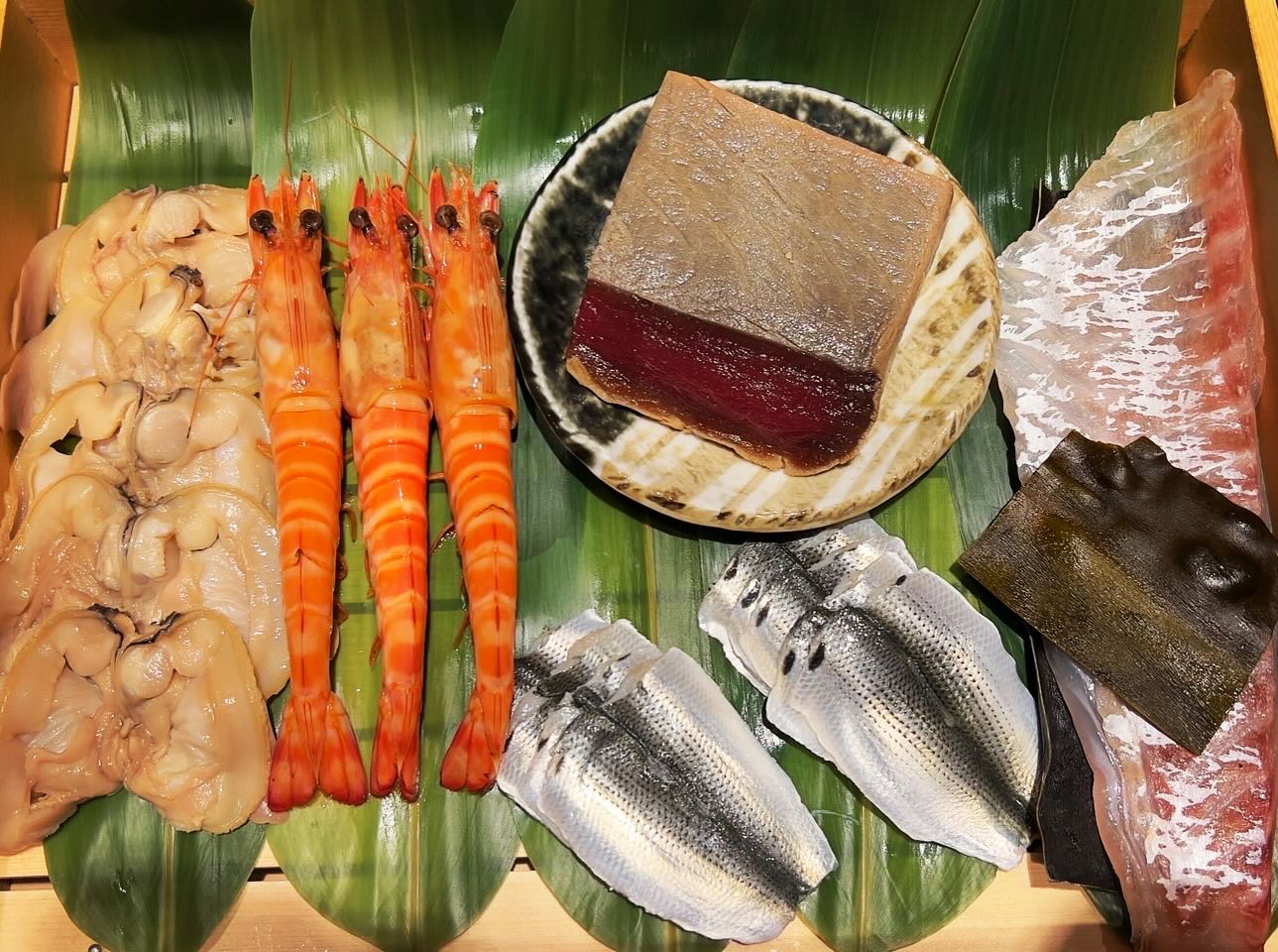 新鮮な魚介を職人の技で美味しく仕込みました🤩
今宵もお待ちしております！！

@abe_sushi_toranomonhills