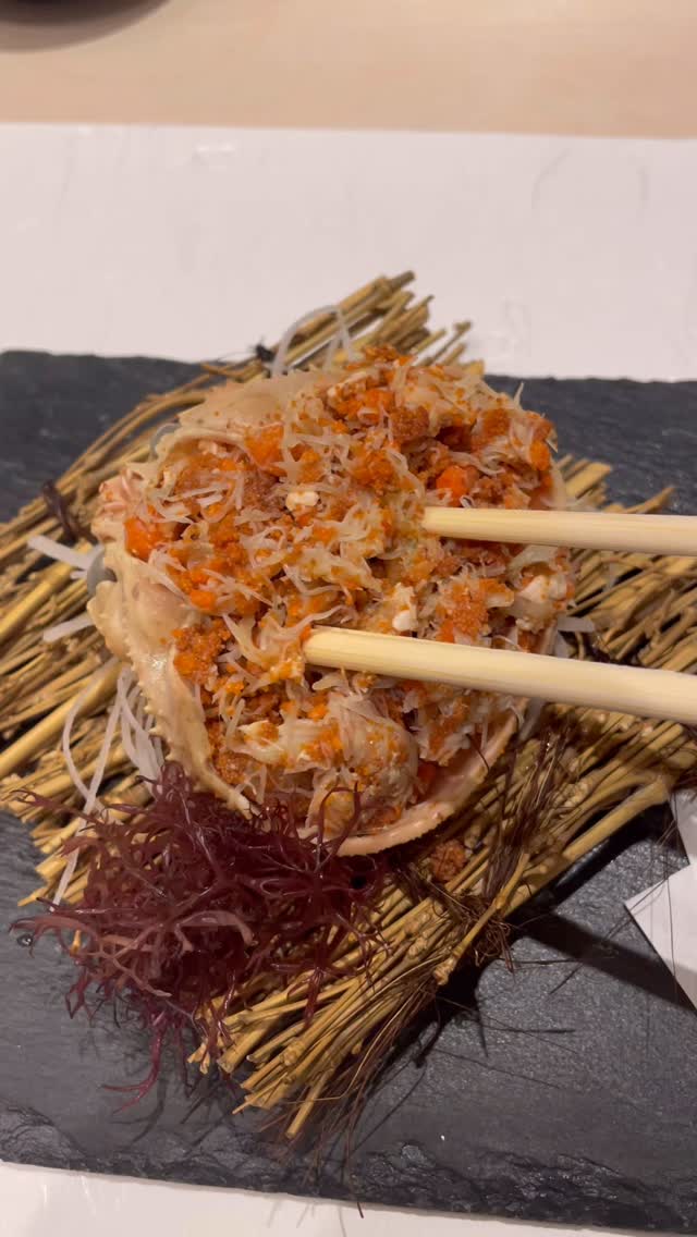 阿部寿司　虎ノ門ヒルズ流
🦀最旬せいこがにのおすすめ食べ方〜🦀

個人的にはシャリ×カニ×黄身醤油ちょこっと×すだち

がヒットでした️

皆様はどんな食べ方が好きですか？

@abe_sushi_toranomonhills